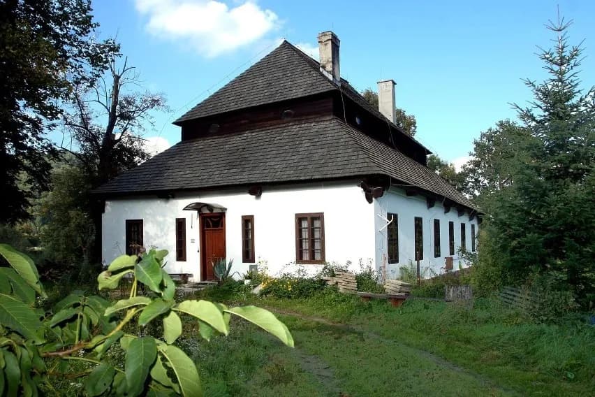 Wiśniowy Dworek: Poruszająca historia o miłości i tajemnicach rodzinnych