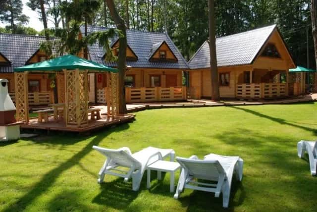 Gdzie szukać noclegów nad morzem? Odkryj najlepsze oferty i porady