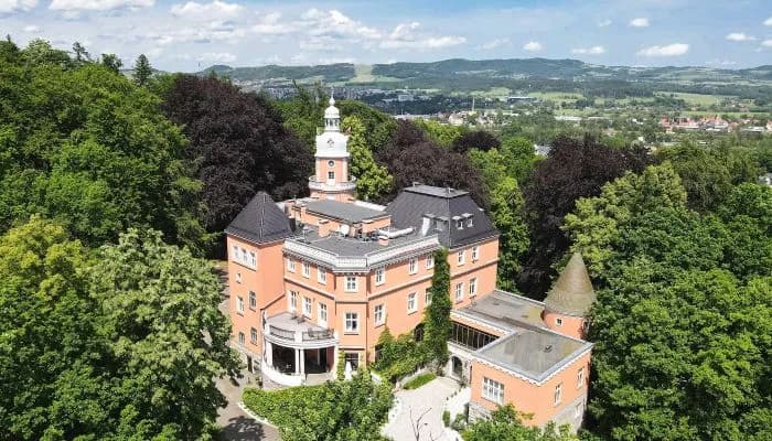 Dworki na sprzedaż w Polsce - Ceny, lokalizacje i unikalne cechy