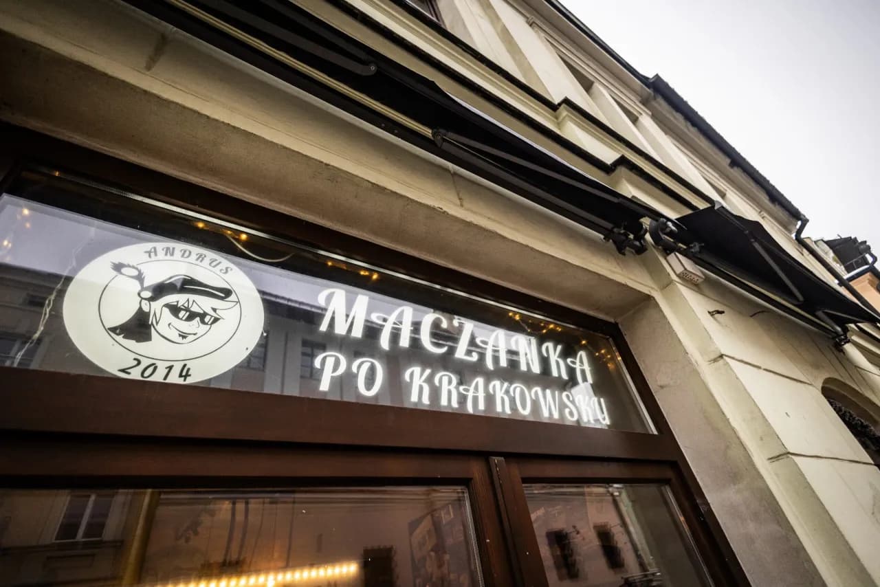 Gdzie zjeść maczankę po krakowsku? Najlepsze miejsca w Krakowie