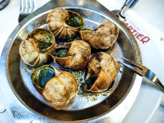 Gdzie zjeść w Paryżu: Tanie i smaczne miejsca, które musisz poznać