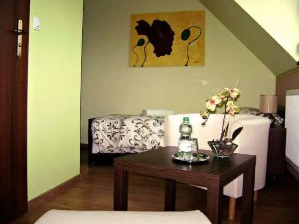 Dworek Sarmata w Krasiejowie – komfortowe noclegi blisko JuraParku